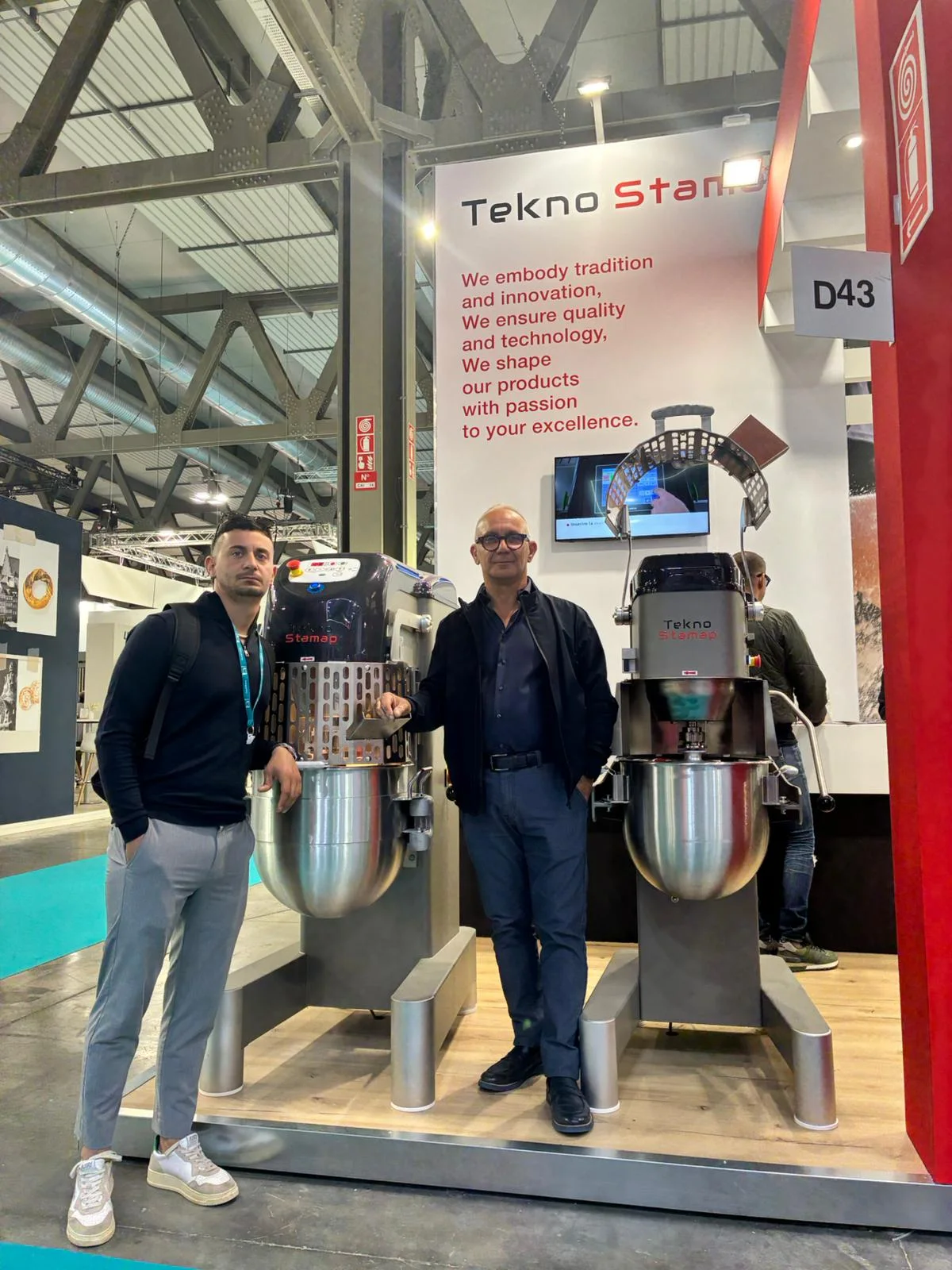 Il team Emili presso lo stand di macchinari Tekno Stamap